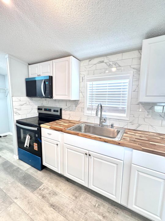 For Sale: $239,000 (3 beds, 2 baths, 1066 Square Feet)