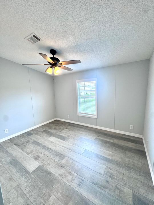 For Sale: $239,000 (3 beds, 2 baths, 1066 Square Feet)