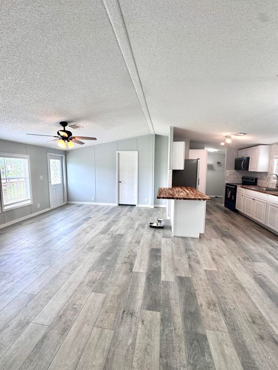 For Sale: $239,000 (3 beds, 2 baths, 1066 Square Feet)