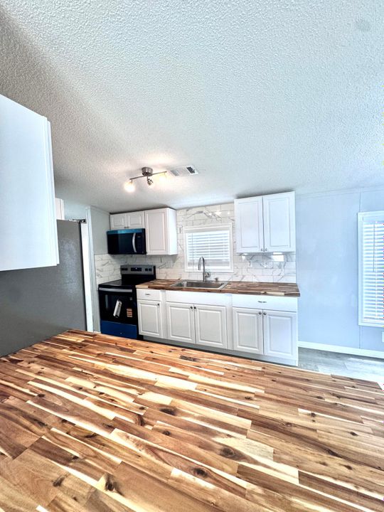 For Sale: $239,000 (3 beds, 2 baths, 1066 Square Feet)