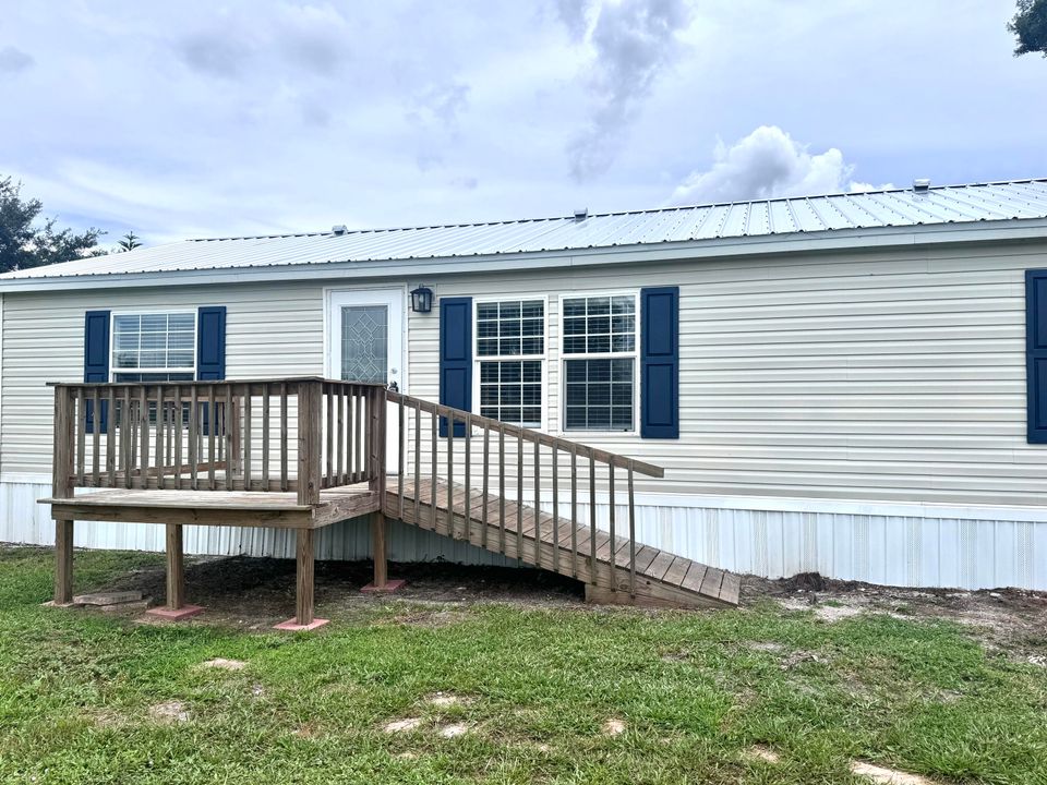 For Sale: $239,000 (3 beds, 2 baths, 1066 Square Feet)