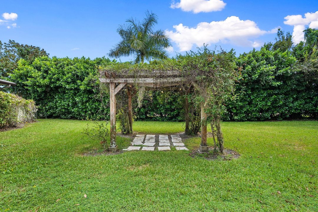 For Sale: $799,900 (4 beds, 3 baths, 4152 Square Feet)