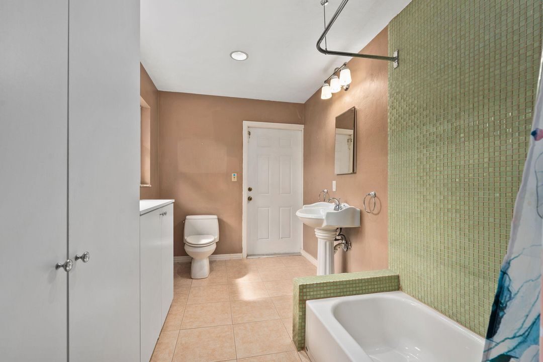 For Sale: $799,900 (4 beds, 3 baths, 4152 Square Feet)