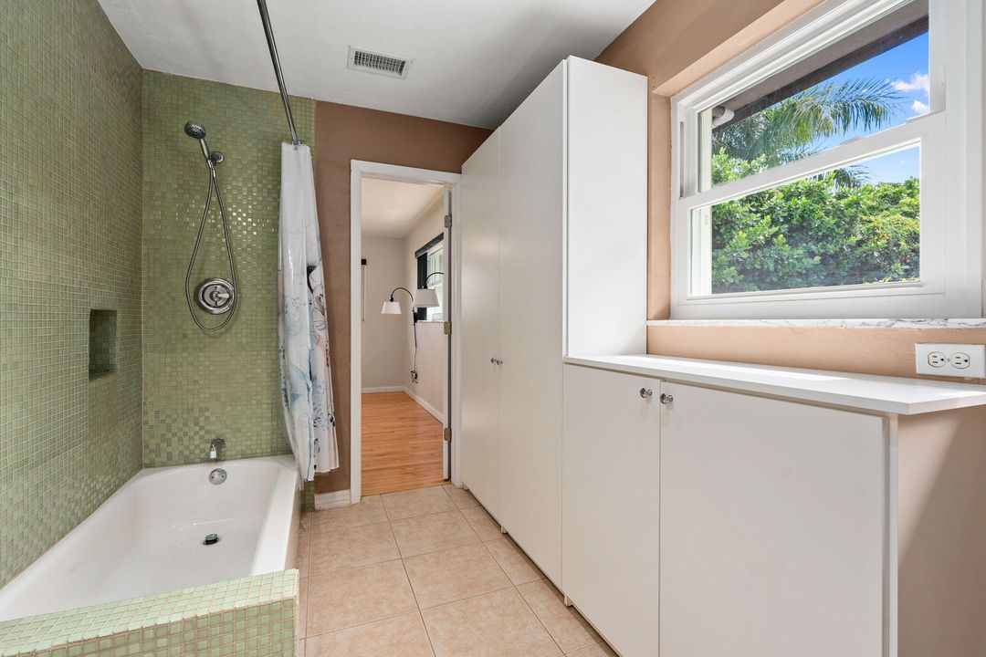 For Sale: $799,900 (4 beds, 3 baths, 4152 Square Feet)