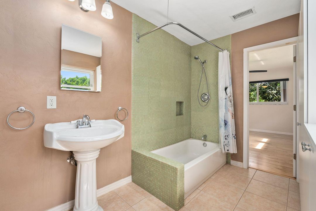 For Sale: $799,900 (4 beds, 3 baths, 4152 Square Feet)