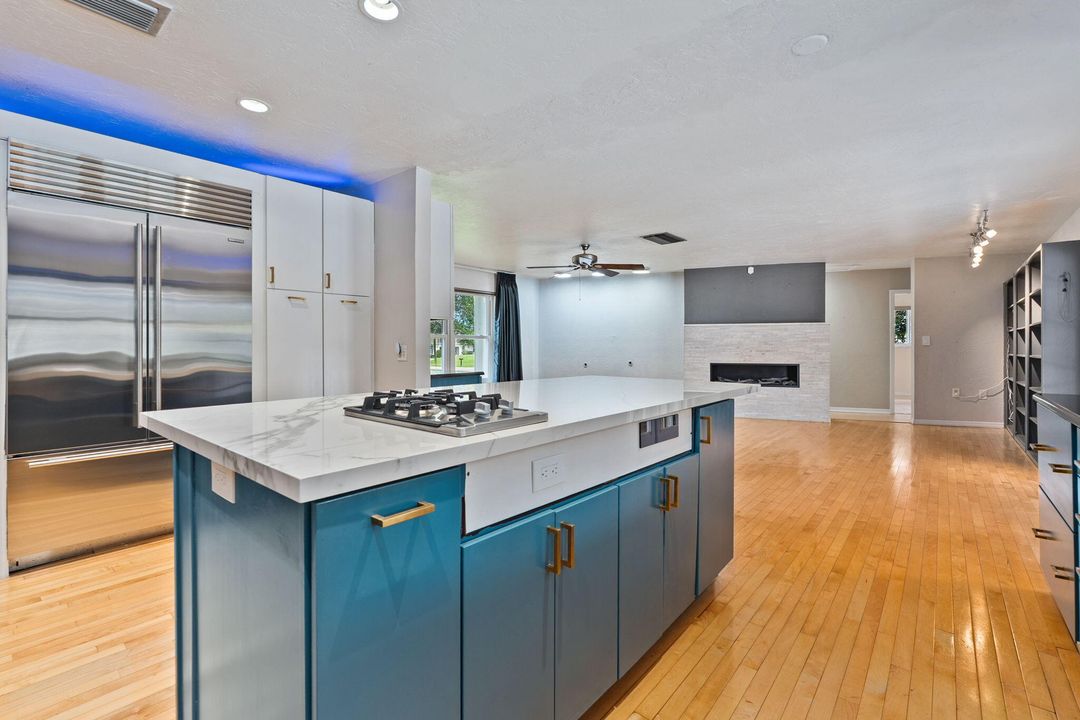 For Sale: $799,900 (4 beds, 3 baths, 4152 Square Feet)