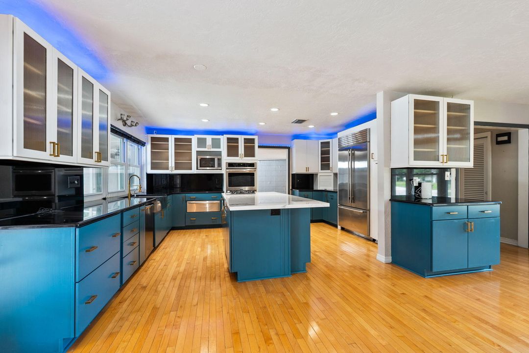 For Sale: $799,900 (4 beds, 3 baths, 4152 Square Feet)