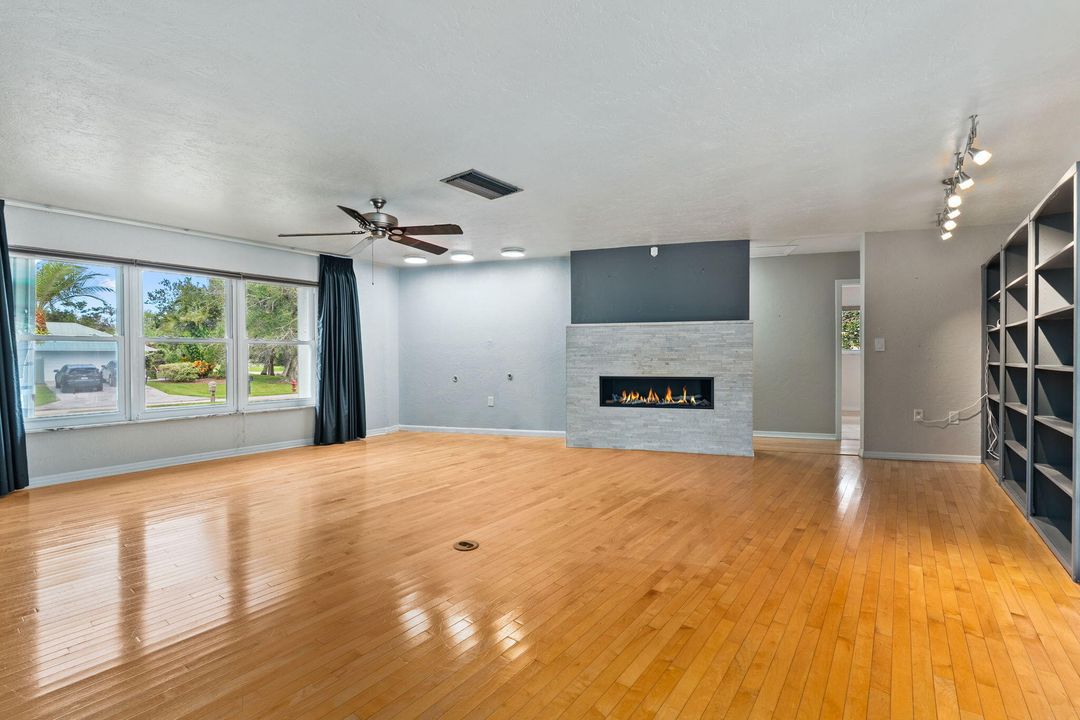 For Sale: $799,900 (4 beds, 3 baths, 4152 Square Feet)