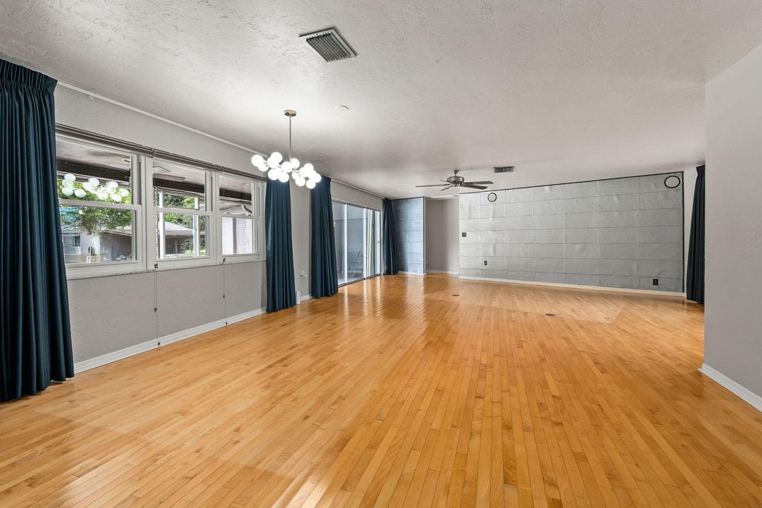 For Sale: $799,900 (4 beds, 3 baths, 4152 Square Feet)