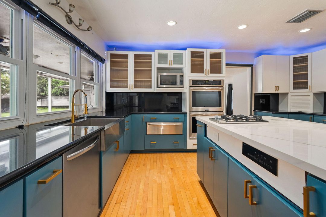 For Sale: $799,900 (4 beds, 3 baths, 4152 Square Feet)