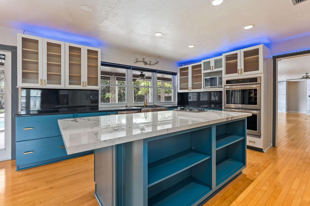 For Sale: $799,900 (4 beds, 3 baths, 4152 Square Feet)