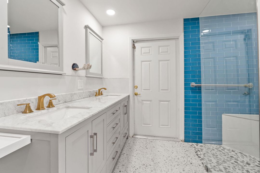 For Sale: $799,900 (4 beds, 3 baths, 4152 Square Feet)