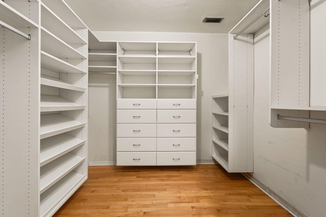 For Sale: $799,900 (4 beds, 3 baths, 4152 Square Feet)