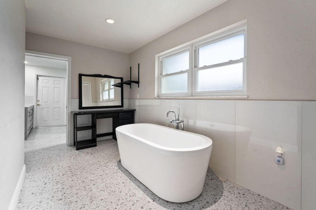 For Sale: $799,900 (4 beds, 3 baths, 4152 Square Feet)