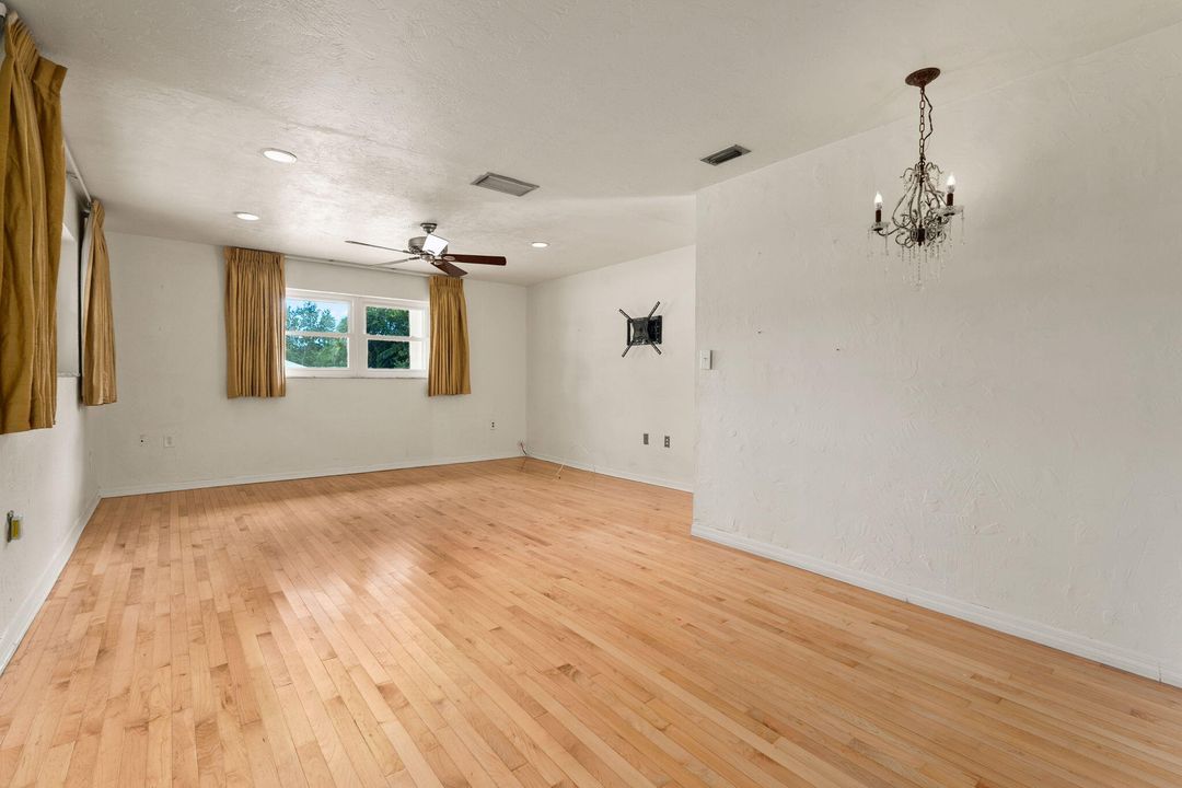 For Sale: $799,900 (4 beds, 3 baths, 4152 Square Feet)