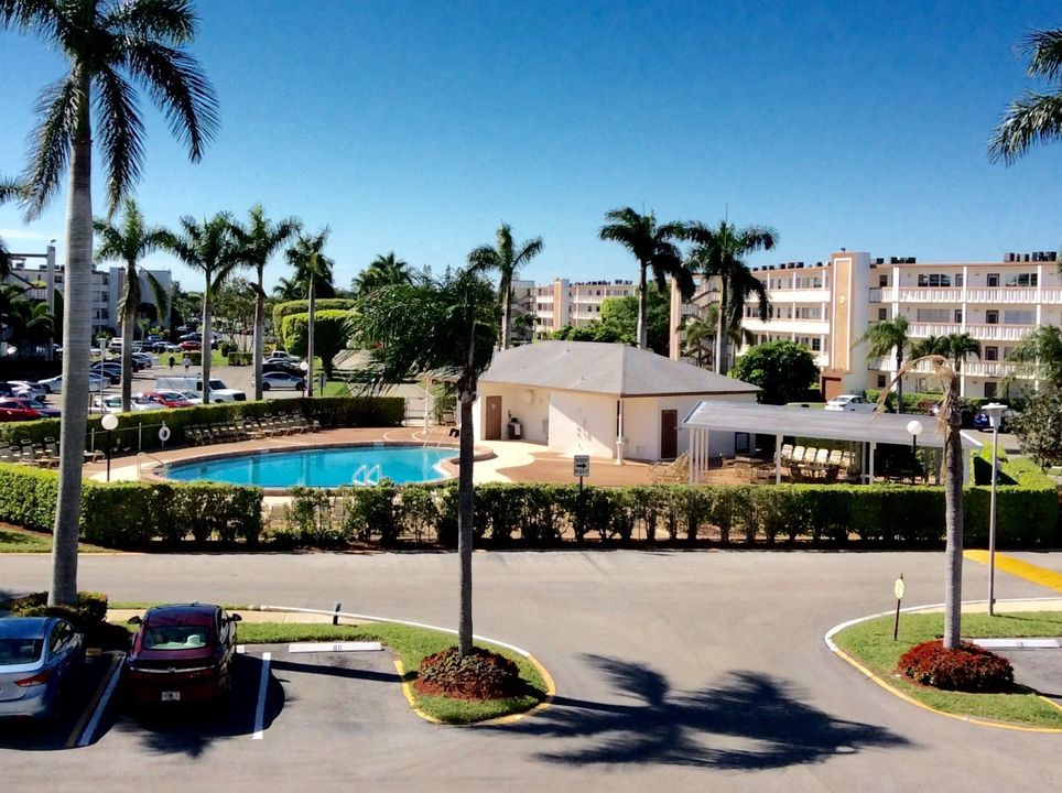 For Sale: $95,000 (1 beds, 1 baths, 752 Square Feet)