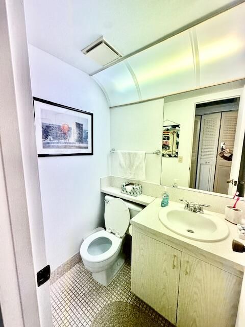 For Sale: $95,000 (1 beds, 1 baths, 752 Square Feet)