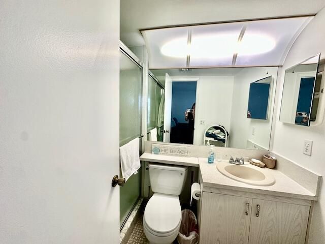 For Sale: $95,000 (1 beds, 1 baths, 752 Square Feet)