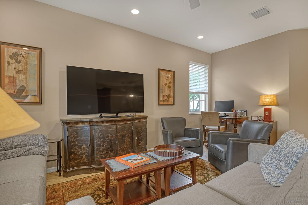 合同活跃: $379,900 (3 贝兹, 2 浴室, 1482 平方英尺)