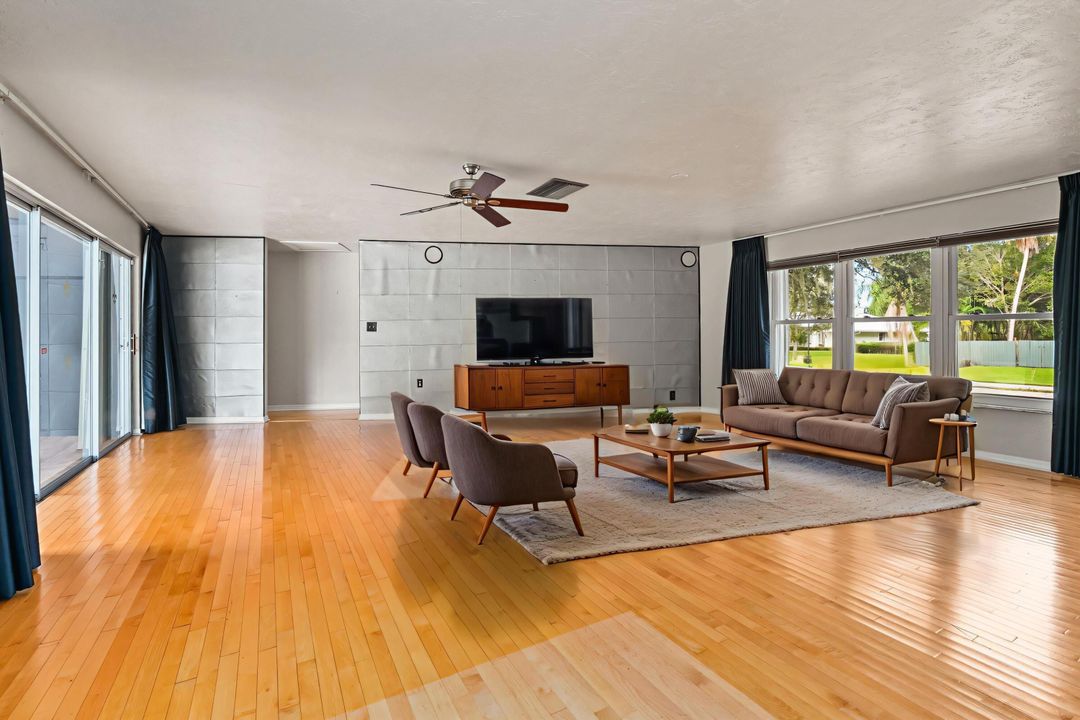 For Sale: $799,900 (4 beds, 3 baths, 4152 Square Feet)