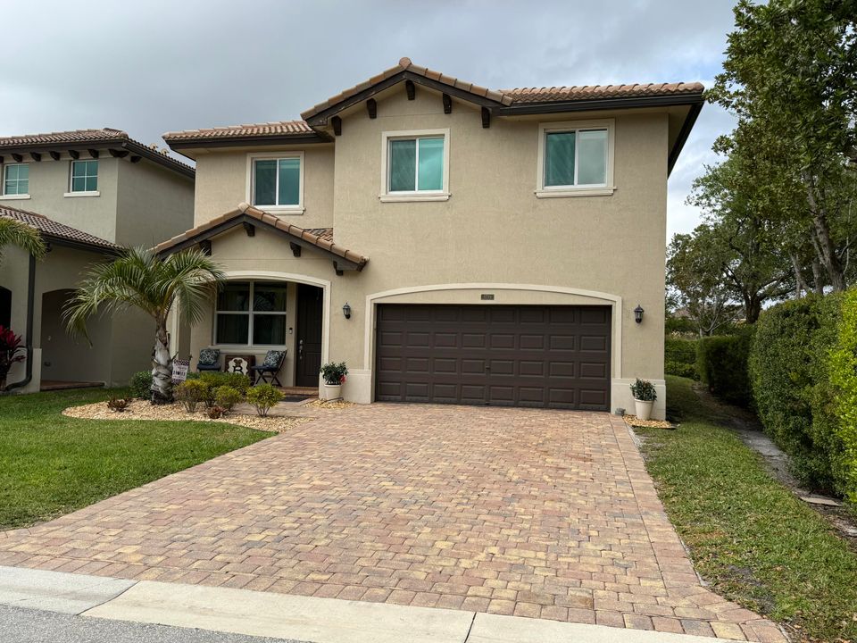 Recently Sold: $689,699 (5 beds, 3 baths, 2855 Square Feet)
