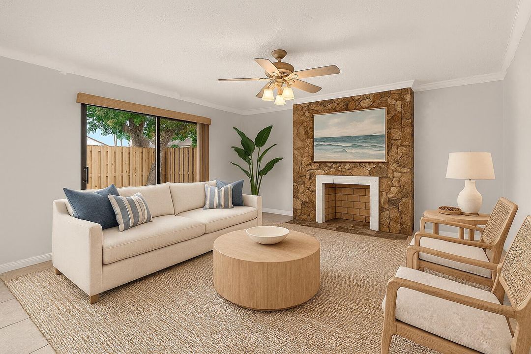 合同活跃: $265,000 (2 贝兹, 2 浴室, 1232 平方英尺)