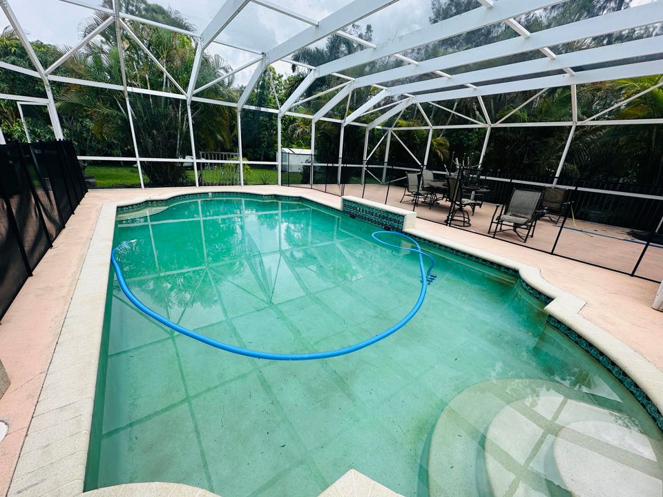 出租: $5,500 (5 贝兹, 3 浴室, 2644 平方英尺)