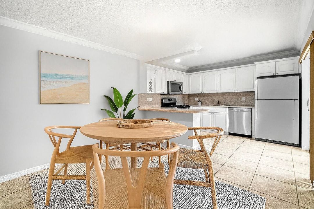 合同活跃: $265,000 (2 贝兹, 2 浴室, 1232 平方英尺)