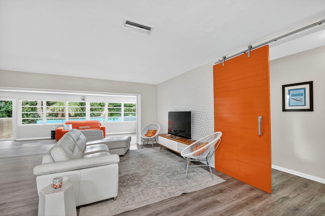 待售: $699,990 (3 贝兹, 2 浴室, 1646 平方英尺)