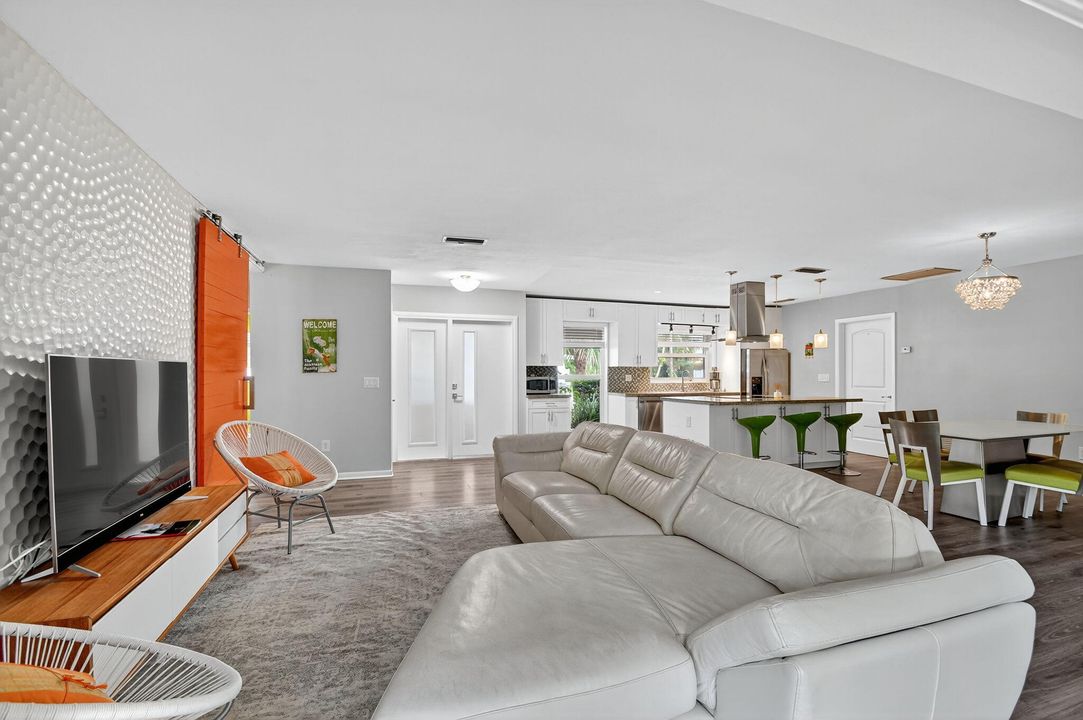 待售: $699,990 (3 贝兹, 2 浴室, 1646 平方英尺)