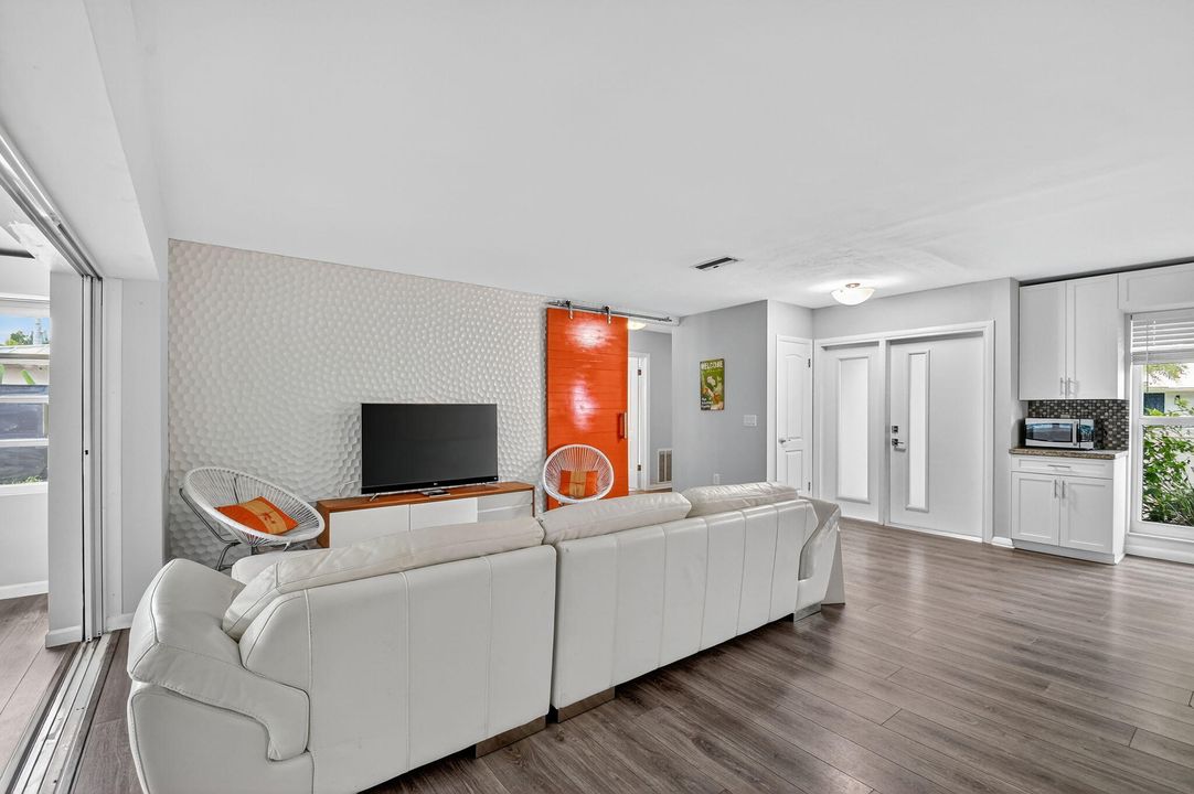 待售: $699,990 (3 贝兹, 2 浴室, 1646 平方英尺)