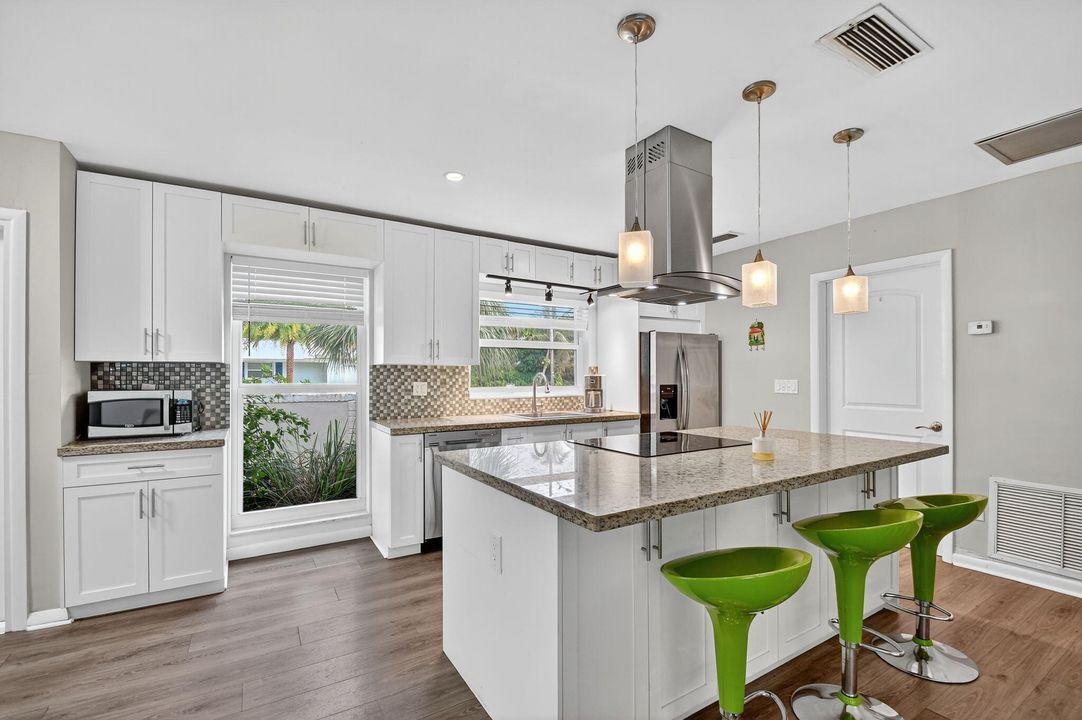 待售: $699,990 (3 贝兹, 2 浴室, 1646 平方英尺)