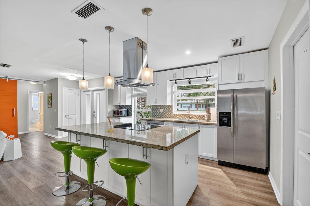 待售: $699,990 (3 贝兹, 2 浴室, 1646 平方英尺)