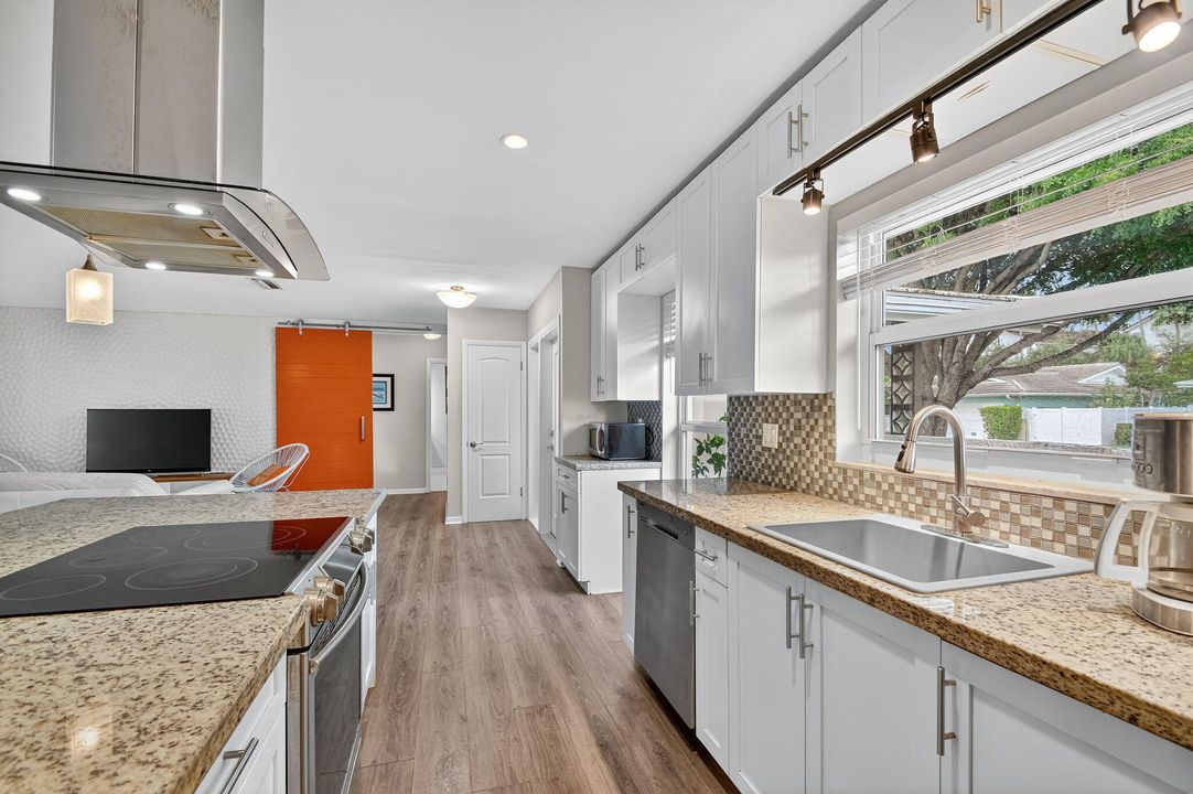 待售: $699,990 (3 贝兹, 2 浴室, 1646 平方英尺)