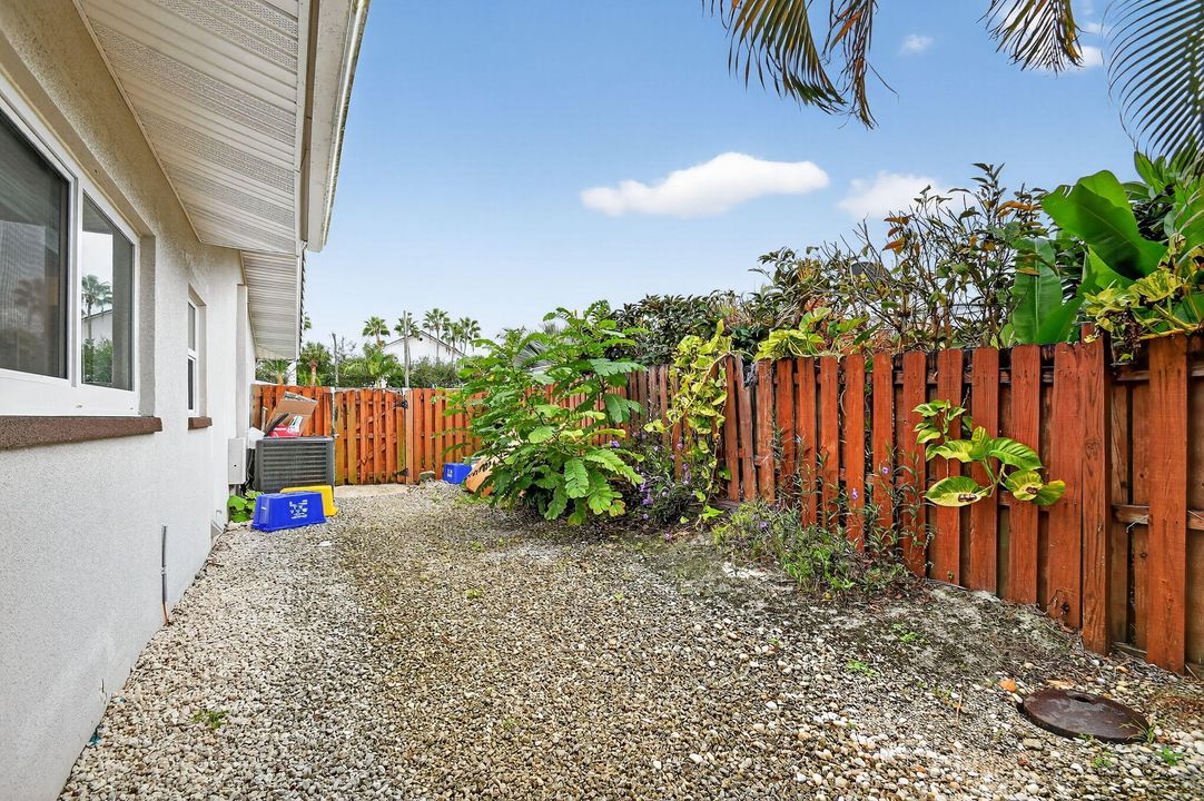 待售: $699,990 (3 贝兹, 2 浴室, 1646 平方英尺)