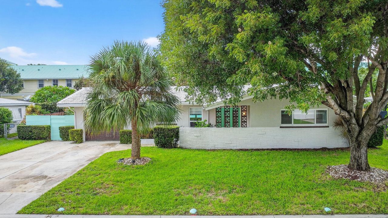 待售: $699,990 (3 贝兹, 2 浴室, 1646 平方英尺)