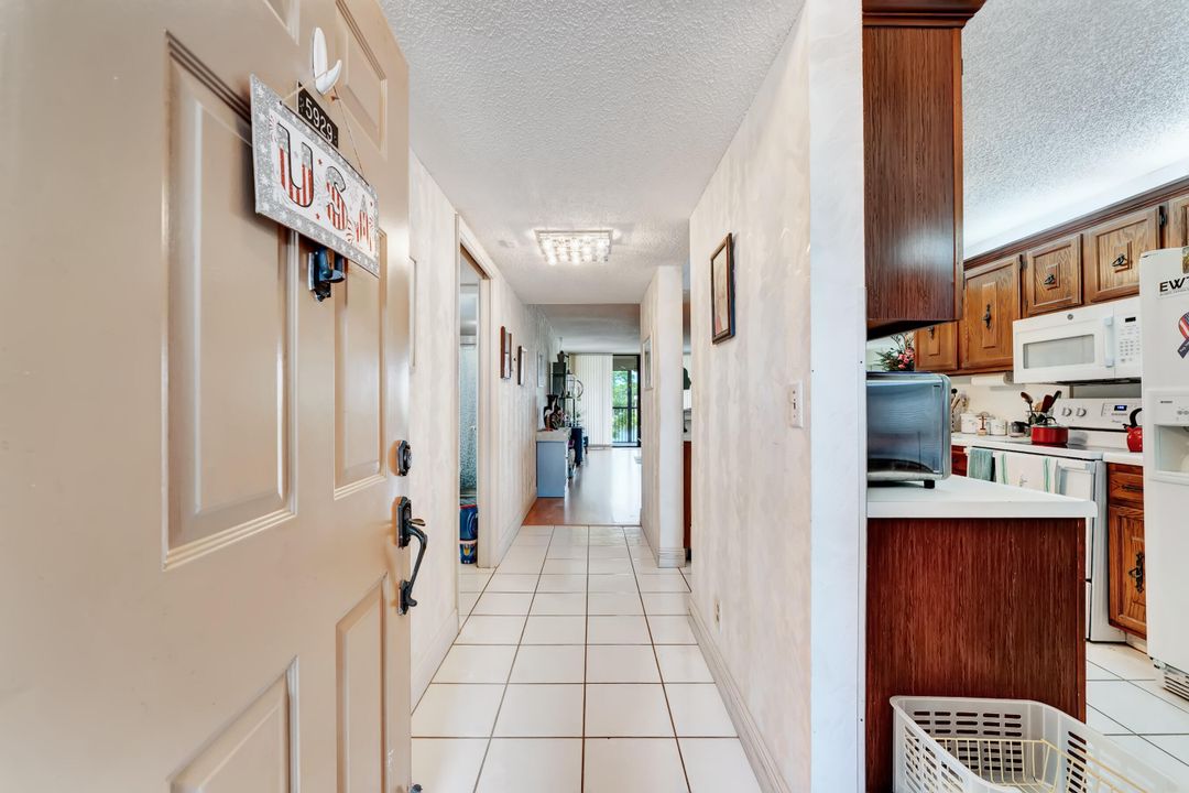 For Sale: $180,000 (2 beds, 2 baths, 1090 Square Feet)