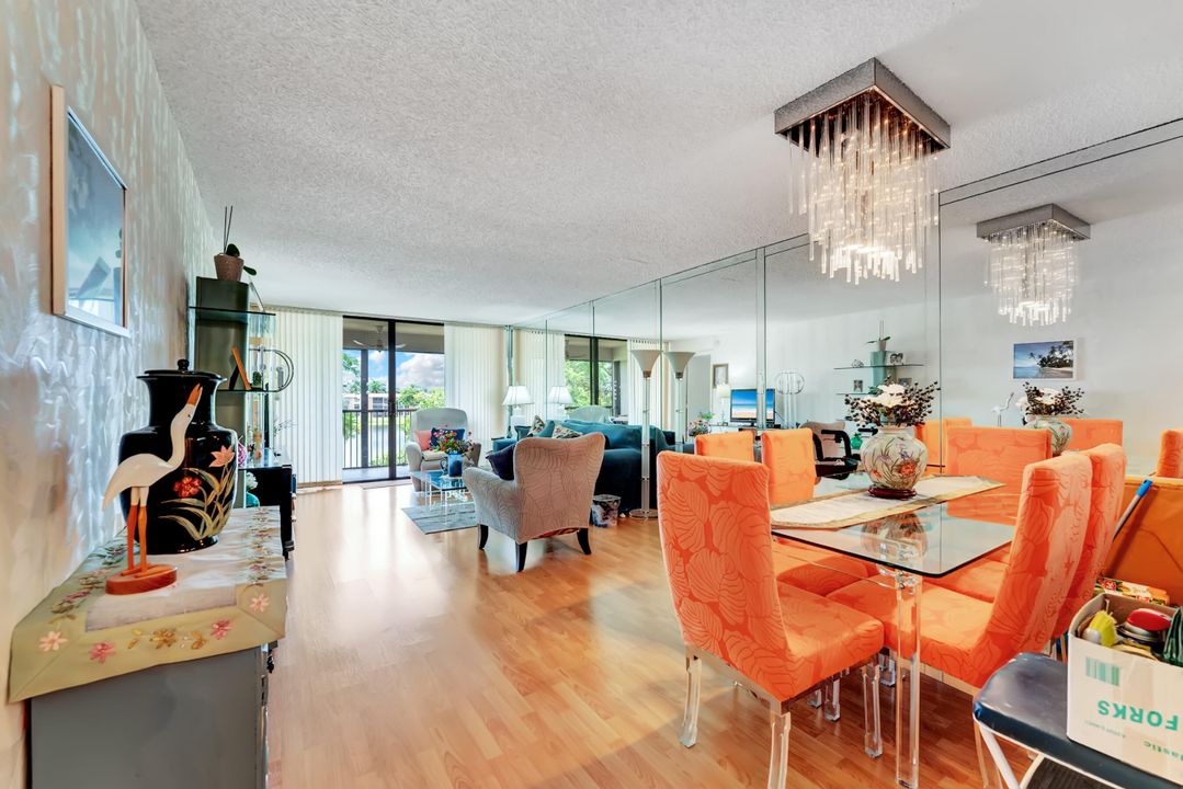 For Sale: $180,000 (2 beds, 2 baths, 1090 Square Feet)