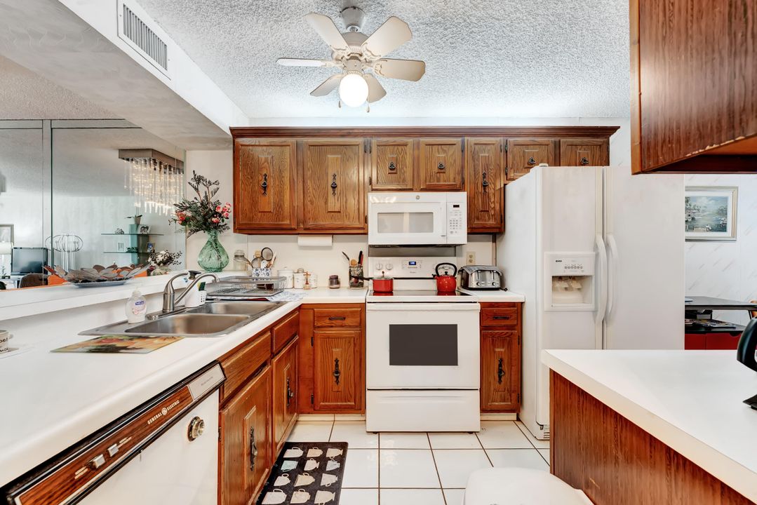 For Sale: $180,000 (2 beds, 2 baths, 1090 Square Feet)