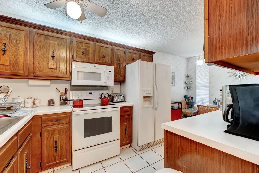 For Sale: $180,000 (2 beds, 2 baths, 1090 Square Feet)