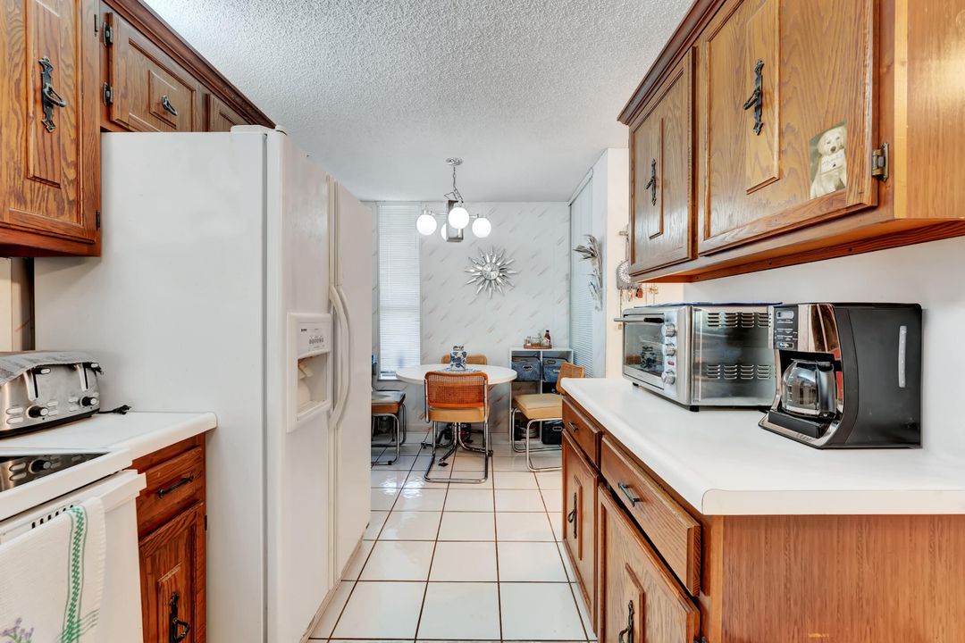 For Sale: $180,000 (2 beds, 2 baths, 1090 Square Feet)