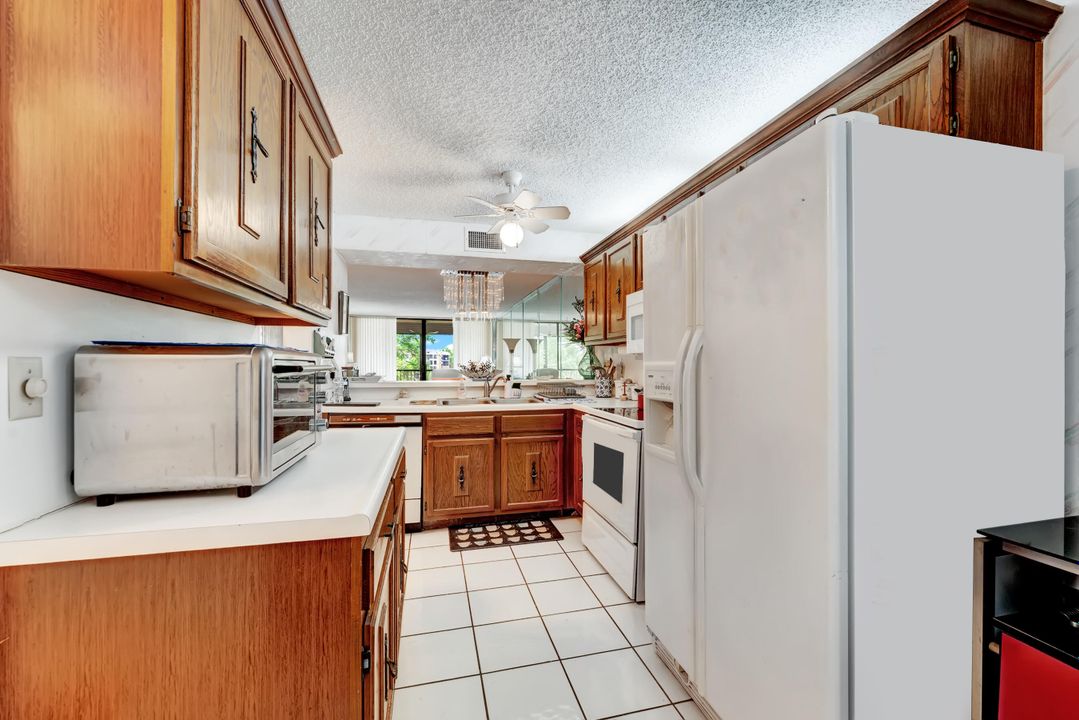 For Sale: $180,000 (2 beds, 2 baths, 1090 Square Feet)
