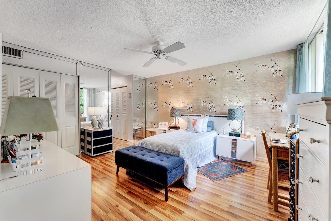 For Sale: $180,000 (2 beds, 2 baths, 1090 Square Feet)