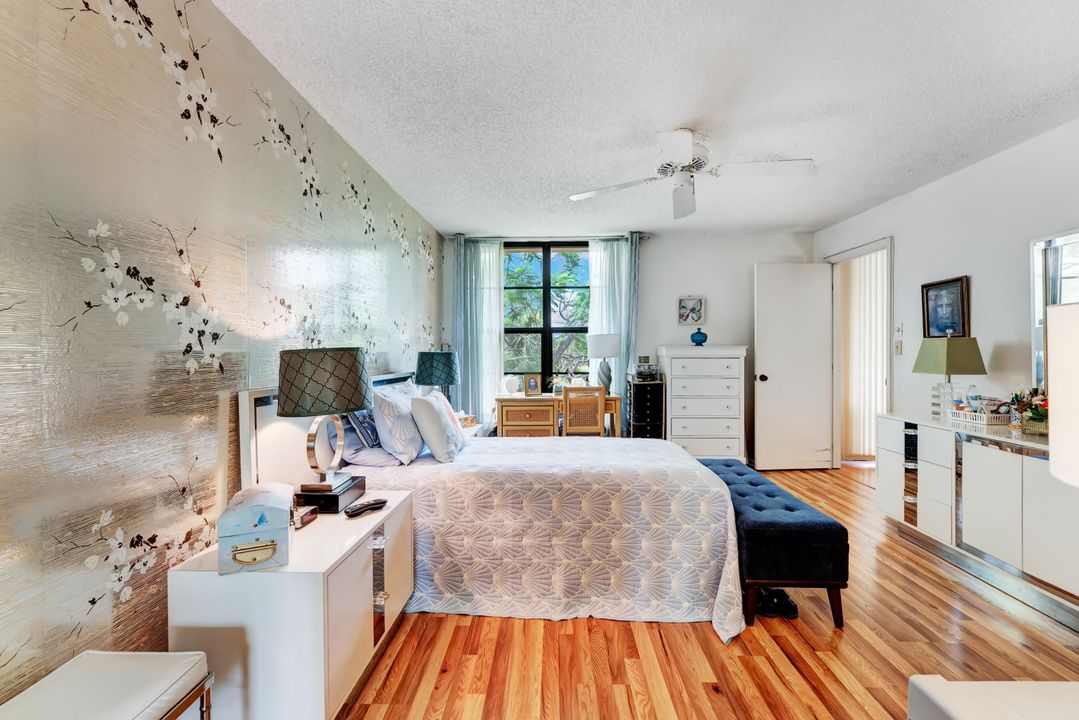 For Sale: $180,000 (2 beds, 2 baths, 1090 Square Feet)