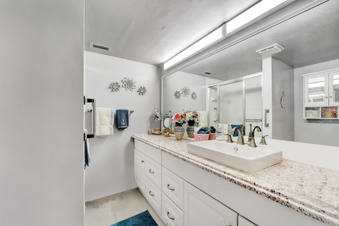 For Sale: $180,000 (2 beds, 2 baths, 1090 Square Feet)