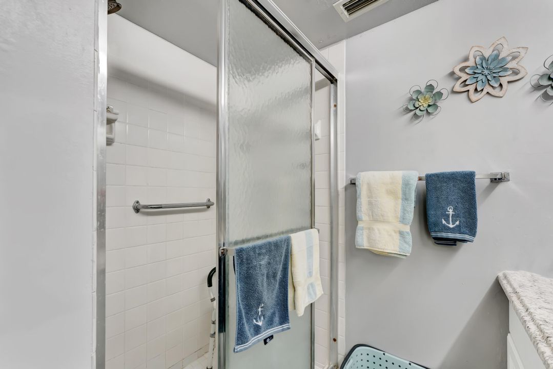 For Sale: $180,000 (2 beds, 2 baths, 1090 Square Feet)