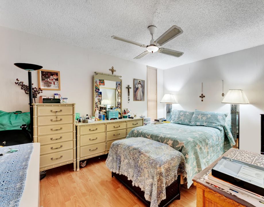 For Sale: $180,000 (2 beds, 2 baths, 1090 Square Feet)