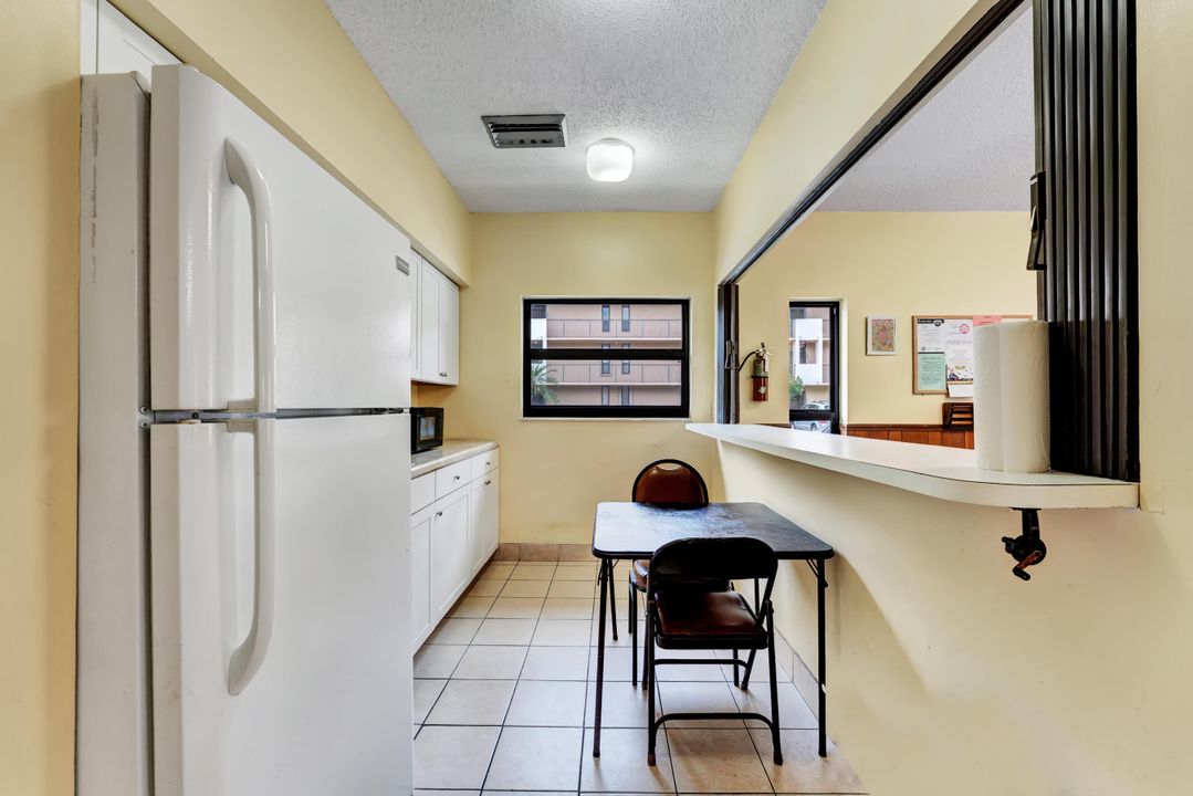 For Sale: $180,000 (2 beds, 2 baths, 1090 Square Feet)