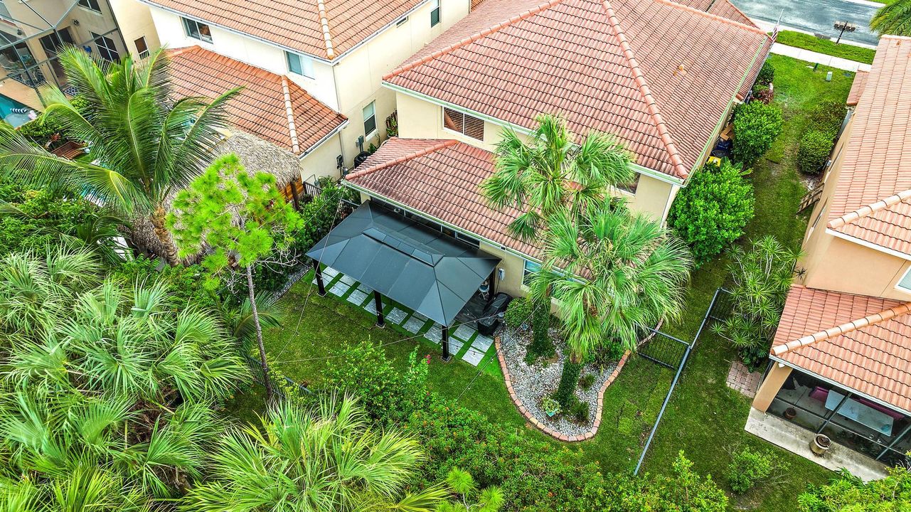 Под контрактом: $679,000 (4 спален, 3 ванн, 2700 Квадратных фут)