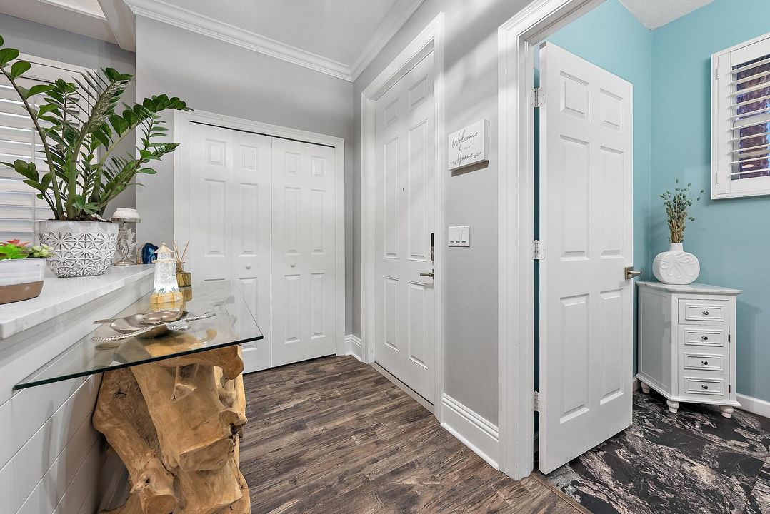 Под контрактом: $679,000 (4 спален, 3 ванн, 2700 Квадратных фут)